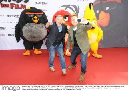 Deutschlandpremiere ANGRY BIRDS Axel Prahl, Axel Stein bei der Deutschlandpremiere des Animationsfilmes ANGRY BIRDS im CineStar Sony Center in Berlin, 01.05.2016