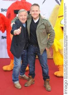Deutschlandpremiere ANGRY BIRDS Axel Prahl, Axel Stein bei der Deutschlandpremiere des Animationsfilmes ANGRY BIRDS im CineStar Sony Center in Berlin, 01.05.2016