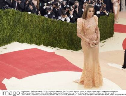 MET Gala 2016 Beyonce arrives on the red carpet at the Costume Institute Benefit at The Metropolitan Museum of Art celebrating the opening of Manus x Machina: Fashion in an Age of Technology in New York City on May 2, 2016.  NYP20160502104 JOHNxANGELILLO