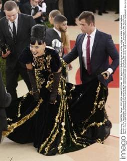MET Gala 2016 Katy Perry arrives on the red carpet at the Costume Institute Benefit at The Metropolitan Museum of Art celebrating the opening of Manus x Machina: Fashion in an Age of Technology in New York City on May 2, 2016.  NYP20160502108 JOHNxANGELILLO