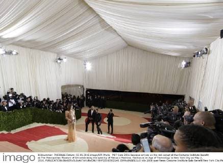 MET Gala 2016 Beyonce arrives on the red carpet at the Costume Institute Benefit at The Metropolitan Museum of Art celebrating the opening of Manus x Machina: Fashion in an Age of Technology in New York City on May 2, 2016.  NYP20160502140 JOHNxANGELILLO