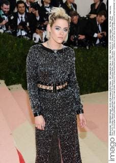 MET Gala 2016 May 2, 2016 - New York, NY, United States - 02 May 2016 - New York, New York- Kristen Stewart. Metropolitan Museum of Art Costume Institute Gala: Manus x Machina: Fashion in the Age of Technology. Photo Credit: Christopher Smith AdMedia New York United States - ZUMAa123