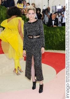MET Gala 2016 May 2, 2016 - New York, NY, United States - 02 May 2016 - New York, New York- Kristen Stewart. Metropolitan Museum of Art Costume Institute Gala: Manus x Machina: Fashion in the Age of Technology. Photo Credit: Christopher Smith AdMedia New York United States - ZUMAa123