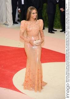 MET Gala 2016 May 2, 2016 - New York, NY, United States - 02 May 2016 - New York, New York- Beyonce Knowles. Metropolitan Museum of Art Costume Institute Gala: Manus x Machina: Fashion in the Age of Technology. Photo Credit: Christopher Smith AdMedia New York United States - ZUMAa123