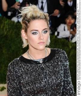 MET Gala 2016 May 2, 2016 - New York, NY, United States - 02 May 2016 - New York, New York- Kristen Stewart. Metropolitan Museum of Art Costume Institute Gala: Manus x Machina: Fashion in the Age of Technology. Photo Credit: Christopher Smith AdMedia New York United States - ZUMAa123