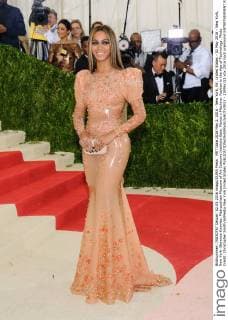 MET Gala 2016 May 2, 2016 - New York, NY, United States - 02 May 2016 - New York, New York- Beyonce Knowles. Metropolitan Museum of Art Costume Institute Gala: Manus x Machina: Fashion in the Age of Technology. Photo Credit: Christopher Smith AdMedia New York United States - ZUMAa123