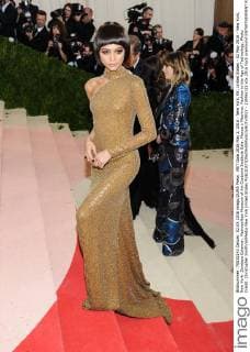 MET Gala 2016 May 2, 2016 - New York, NY, United States - 02 May 2016 - New York, New York- Zendaya Coleman. Metropolitan Museum of Art Costume Institute Gala: Manus x Machina: Fashion in the Age of Technology. Photo Credit: Christopher Smith AdMedia New York United States - ZUMAa123