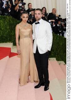 MET Gala 2016 May 2, 2016 - New York, NY, United States - 02 May 2016 - New York, New York- FKA Twigs, Robert Pattinson. Metropolitan Museum of Art Costume Institute Gala: Manus x Machina: Fashion in the Age of Technology. Photo Credit: Christopher Smith AdMedia New York United States - ZUMAa123