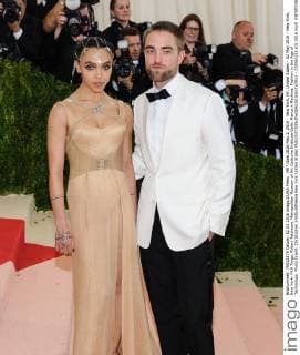 MET Gala 2016 May 2, 2016 - New York, NY, United States - 02 May 2016 - New York, New York- FKA Twigs, Robert Pattinson. Metropolitan Museum of Art Costume Institute Gala: Manus x Machina: Fashion in the Age of Technology. Photo Credit: Christopher Smith AdMedia New York United States - ZUMAa123