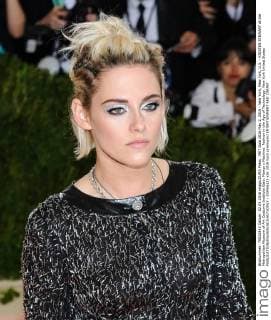 MET Gala 2016 May 2, 2016 - New York, New York, U.S. - KRISTEN STEWART at the Metropolitan Museum of Art Costume Institute Gala: Manus x Machina: Fashion in the Age of Technology. New York United States - ZUMAa123