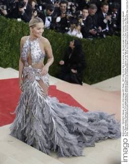 MET Gala 2016 Rita Ora arrives on the red carpet at the Costume Institute Benefit at The Metropolitan Museum of Art celebrating the opening of Manus x Machina: Fashion in an Age of Technology in New York City on May 2, 2016.  NYP2016050212176 JOHNxANGELILLO