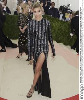 MET Gala 2016 Hailey Baldwin arrives on the red carpet at the Costume Institute Benefit at The Metropolitan Museum of Art celebrating the opening of Manus x Machina: Fashion in an Age of Technology in New York City on May 2, 2016.  NYP2016050212145 JOHNxANGELILLO
