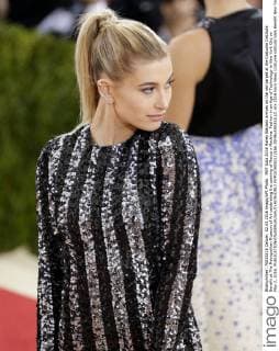 MET Gala 2016 Hailey Baldwin arrives on the red carpet at the Costume Institute Benefit at The Metropolitan Museum of Art celebrating the opening of Manus x Machina: Fashion in an Age of Technology in New York City on May 2, 2016.  NYP2016050212166 JOHNxANGELILLO