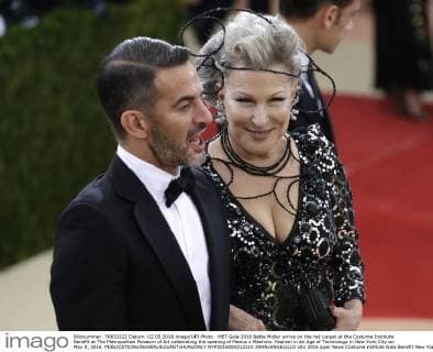 MET Gala 2016 Bette Midler arrive on the red carpet at the Costume Institute Benefit at The Metropolitan Museum of Art celebrating the opening of Manus x Machina: Fashion in an Age of Technology in New York City on May 2, 2016.  NYP2016050212210 JOHNxANGELILLO