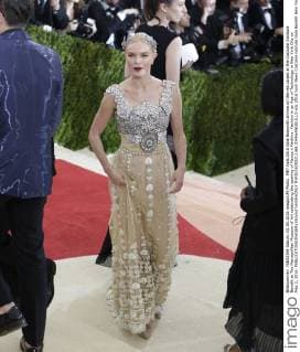 MET Gala 2016 Kate Bosworth arrives on the red carpet at the Costume Institute Benefit at The Metropolitan Museum of Art celebrating the opening of Manus x Machina: Fashion in an Age of Technology in New York City on May 2, 2016.  NYP2016050212168 JOHNxANGELILLO