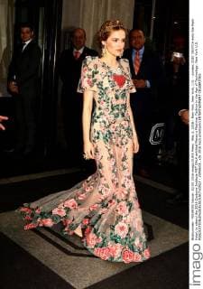May 2, 2016 - New York, New York, U.S. - Actress ZOEY DEUTCH exits the Mark Hotel, to attend the 2016 Costume Institute MET GALA entitled Manus x Machina: Fashion in the Age of Technology. New York U.S. - ZUMAk03_