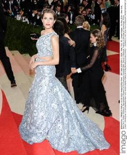 MET Gala 2016 May 2, 2016 - New York, NY, United States - 02 May 2016 - New York, New York- Allison Williams. Metropolitan Museum of Art Costume Institute Gala: Manus x Machina: Fashion in the Age of Technology. Photo Credit: Christopher Smith AdMedia New York United States - ZUMAa123