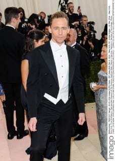 MET Gala 2016 May 2, 2016 - New York, NY, United States - 02 May 2016 - New York, New York- Tom Hiddleston. Metropolitan Museum of Art Costume Institute Gala: Manus x Machina: Fashion in the Age of Technology. Photo Credit: Christopher Smith AdMedia New York United States - ZUMAa123
