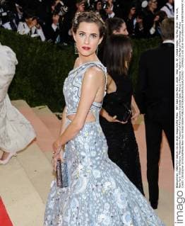 MET Gala 2016 May 2, 2016 - New York, NY, United States - 02 May 2016 - New York, New York- Allison Williams. Metropolitan Museum of Art Costume Institute Gala: Manus x Machina: Fashion in the Age of Technology. Photo Credit: Christopher Smith AdMedia New York United States - ZUMAa123