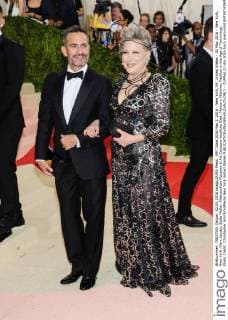 MET Gala 2016 May 2, 2016 - New York, NY, United States - 02 May 2016 - New York, New York- Marc Jacobs, Bette Midler. Metropolitan Museum of Art Costume Institute Gala: Manus x Machina: Fashion in the Age of Technology. Photo Credit: Christopher Smith AdMedia New York United States - ZUMAa123