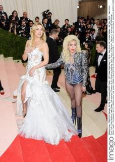 MET Gala 2016 May 2, 2016 - New York, NY, United States - 02 May 2016 - New York, New York- Kate Hudson, Lady Gaga. Metropolitan Museum of Art Costume Institute Gala: Manus x Machina: Fashion in the Age of Technology. Photo Credit: Christopher Smith AdMedia New York United States - ZUMAa123
