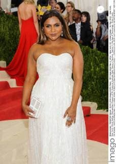 MET Gala 2016 May 2, 2016 - New York, NY, United States - 02 May 2016 - New York, New York- Mindy Kaling. Metropolitan Museum of Art Costume Institute Gala: Manus x Machina: Fashion in the Age of Technology. Photo Credit: Christopher Smith AdMedia New York United States - ZUMAa123