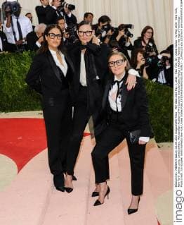 MET Gala 2016 May 2, 2016 - New York, NY, United States - 02 May 2016 - New York, New York- Jenna Lyons, Lena Dunham. Metropolitan Museum of Art Costume Institute Gala: Manus x Machina: Fashion in the Age of Technology. Photo Credit: Christopher Smith AdMedia New York United States - ZUMAa123