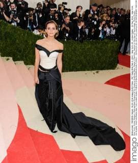 MET Gala 2016 May 2, 2016 - New York, NY, United States - 02 May 2016 - New York, New York- Emma Watson. Metropolitan Museum of Art Costume Institute Gala: Manus x Machina: Fashion in the Age of Technology. Photo Credit: Christopher Smith AdMedia New York United States - ZUMAa123