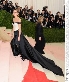 MET Gala 2016 May 2, 2016 - New York, NY, United States - 02 May 2016 - New York, New York- Emma Watson. Metropolitan Museum of Art Costume Institute Gala: Manus x Machina: Fashion in the Age of Technology. Photo Credit: Christopher Smith AdMedia New York United States - ZUMAa123