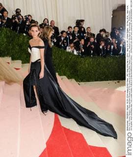 MET Gala 2016 May 2, 2016 - New York, NY, United States - 02 May 2016 - New York, New York- Emma Watson. Metropolitan Museum of Art Costume Institute Gala: Manus x Machina: Fashion in the Age of Technology. Photo Credit: Christopher Smith AdMedia New York United States - ZUMAa123