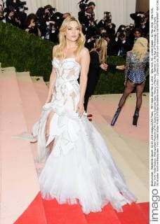 MET Gala 2016 May 2, 2016 - New York, NY, United States - 02 May 2016 - New York, New York- Kate Hudson. Metropolitan Museum of Art Costume Institute Gala: Manus x Machina: Fashion in the Age of Technology. Photo Credit: Christopher Smith AdMedia New York United States - ZUMAa123