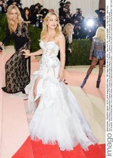 MET Gala 2016 May 2, 2016 - New York, NY, United States - 02 May 2016 - New York, New York- Kate Hudson. Metropolitan Museum of Art Costume Institute Gala: Manus x Machina: Fashion in the Age of Technology. Photo Credit: Christopher Smith AdMedia New York United States - ZUMAa123