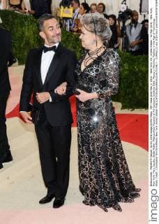 MET Gala 2016 May 2, 2016 - New York, NY, United States - 02 May 2016 - New York, New York- Marc Jacobs, Bette Midler. Metropolitan Museum of Art Costume Institute Gala: Manus x Machina: Fashion in the Age of Technology. Photo Credit: Christopher Smith AdMedia New York United States - ZUMAa123