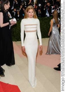 MET Gala 2016 May 2, 2016 - New York, NY, United States - 02 May 2016 - New York, New York- Doutzen Kroes. Metropolitan Museum of Art Costume Institute Gala: Manus x Machina: Fashion in the Age of Technology. Photo Credit: Christopher Smith AdMedia New York United States - ZUMAa123