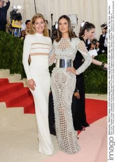 MET Gala 2016 May 2, 2016 - New York, NY, United States - 02 May 2016 - New York, New York- Doutzen Kroes, Alessandra Ambrosio. Metropolitan Museum of Art Costume Institute Gala: Manus x Machina: Fashion in the Age of Technology. Photo Credit: Christopher Smith AdMedia New York United States - ZUMAa123