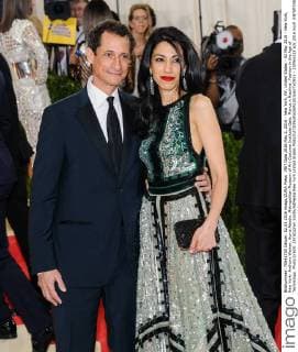 MET Gala 2016 May 2, 2016 - New York, NY, United States - 02 May 2016 - New York, New York- Anthony Weiner, Huma Abedin. Metropolitan Museum of Art Costume Institute Gala: Manus x Machina: Fashion in the Age of Technology. Photo Credit: Christopher Smith AdMedia New York United States - ZUMAa123