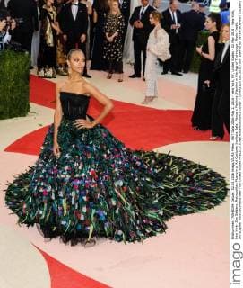 MET Gala 2016 May 2, 2016 - New York, NY, United States - 02 May 2016 - New York, New York- Zoe Saldana. Metropolitan Museum of Art Costume Institute Gala: Manus x Machina: Fashion in the Age of Technology. Photo Credit: Christopher Smith AdMedia New York United States - ZUMAa123