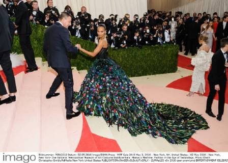 MET Gala 2016 May 2, 2016 - New York, NY, United States - 02 May 2016 - New York, New York- Zoe Saldana. Metropolitan Museum of Art Costume Institute Gala: Manus x Machina: Fashion in the Age of Technology. Photo Credit: Christopher Smith AdMedia New York United States - ZUMAa123