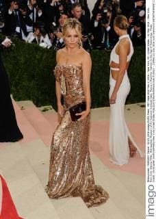MET Gala 2016 May 2, 2016 - New York, NY, United States - 02 May 2016 - New York, New York- Sienna Miller. Metropolitan Museum of Art Costume Institute Gala: Manus x Machina: Fashion in the Age of Technology. Photo Credit: Christopher Smith AdMedia New York United States - ZUMAa123