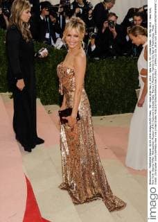 MET Gala 2016 May 2, 2016 - New York, NY, United States - 02 May 2016 - New York, New York- Sienna Miller. Metropolitan Museum of Art Costume Institute Gala: Manus x Machina: Fashion in the Age of Technology. Photo Credit: Christopher Smith AdMedia New York United States - ZUMAa123