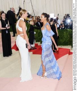 MET Gala 2016 May 2, 2016 - New York, NY, United States - 02 May 2016 - New York, New York- Karlie Kloss, Irina Shayk. Metropolitan Museum of Art Costume Institute Gala: Manus x Machina: Fashion in the Age of Technology. Photo Credit: Christopher Smith AdMedia New York United States - ZUMAa123