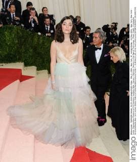 May 2, 2016 - New York, NY, United States - 02 May 2016 - New York, New York - Lorde. Metropolitan Museum of Art Costume Institute Gala: Manus x Machina: Fashion in the Age of Technology. Photo Credit: Christopher Smith AdMedia New York United States - ZUMAa123