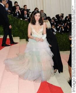 May 2, 2016 - New York, NY, United States - 02 May 2016 - New York, New York - Lorde. Metropolitan Museum of Art Costume Institute Gala: Manus x Machina: Fashion in the Age of Technology. Photo Credit: Christopher Smith AdMedia New York United States - ZUMAa123