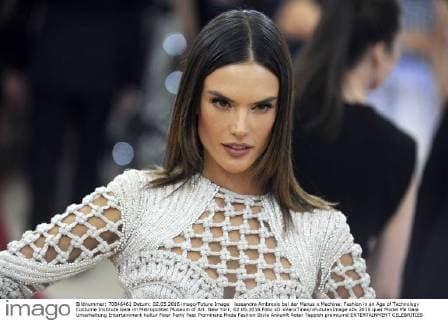 lessandra Ambrosio bei der Manus x Machina: Fashion in an Age of Technology Costume Institute Gala im Metropolitan Museum of Art. New York, 02.05.2016 Foto:xD.xVanxTinex xFuturexImage