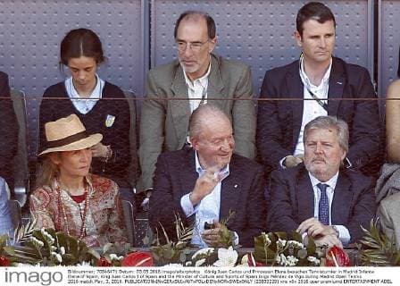 König Juan Carlos und Prinzessin Elena besuchen Tennisturnier in Madrid Infanta Elena of Spain, King Juan Carlos I of Spain and the Minister of Culture and Sports of Spain Inigo Méndez de Vigo during Madrid Open Tennis 2016 match.May, 3, 2016.  (23833229)
