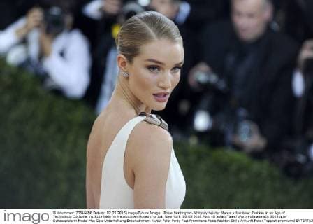 Rosie Huntington-Whiteley bei der Manus x Machina: Fashion in an Age of Technology Costume Institute Gala im Metropolitan Museum of Art. New York, 02.05.2016 Foto:xD.xVanxTinex xFuturexImage