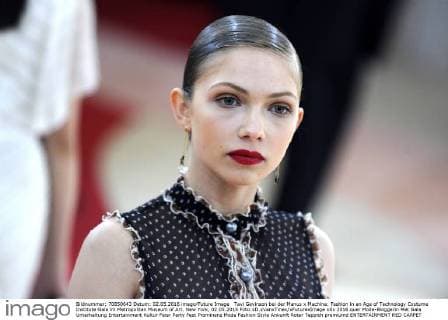 Tavi Gevinson bei der Manus x Machina: Fashion in an Age of Technology Costume Institute Gala im Metropolitan Museum of Art. New York, 02.05.2016 Foto:xD.xVanxTinex xFuturexImage