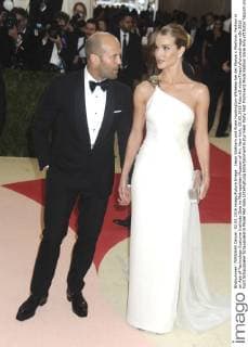 Jason Statham und Rosie Huntington-Whiteley bei der Manus x Machina: Fashion in an Age of Technology Costume Institute Gala im Metropolitan Museum of Art. New York, 02.05.2016 Foto:xD.xVanxTinex xFuturexImage