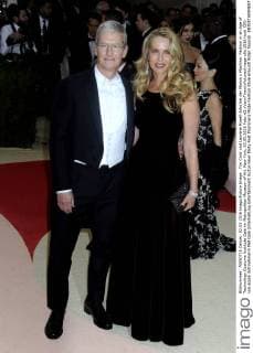 Tim Cook und Laurene Powell-Jobs bei der Manus x Machina: Fashion in an Age of Technology Costume Institute Gala im Metropolitan Museum of Art. New York, 02.05.2016 Foto:xD.xVanxTinex xFuturexImage