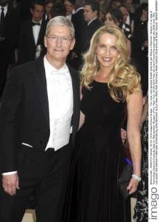 Tim Cook und Laurene Powell-Jobs bei der Manus x Machina: Fashion in an Age of Technology Costume Institute Gala im Metropolitan Museum of Art. New York, 02.05.2016 Foto:xD.xVanxTinex xFuturexImage
